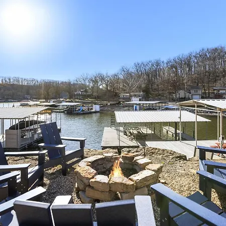 Big Bear Bungalow - Stay Waterfront To Lake Of The Ozark